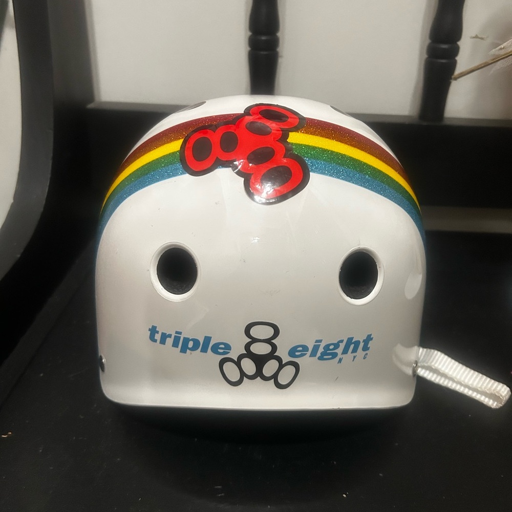 Triple Eight White Helmet (xs)